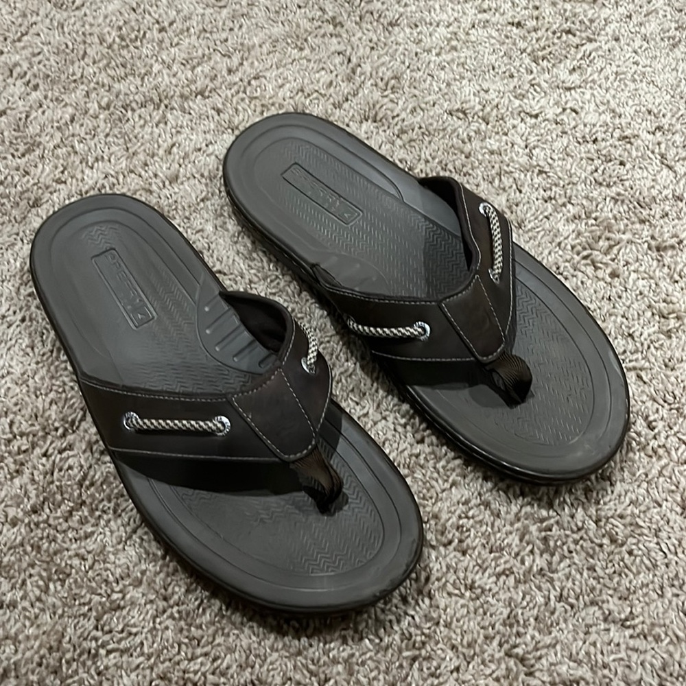 Sperry boat flip flops